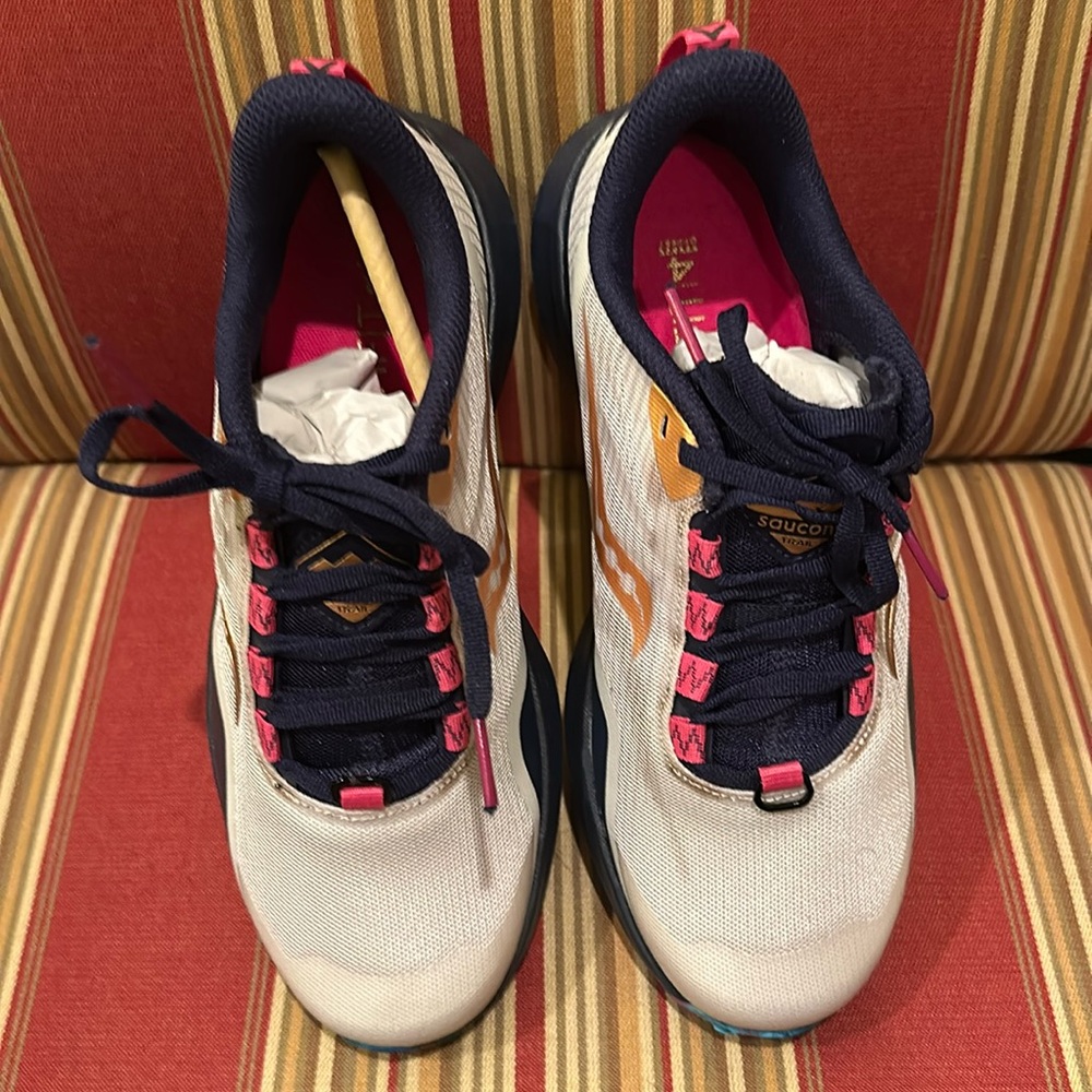 Saucony Peregrineine 12 Trail sneakers size 7 brand new.